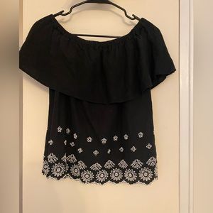 Old Navy XS black and white off the shoulders shirt